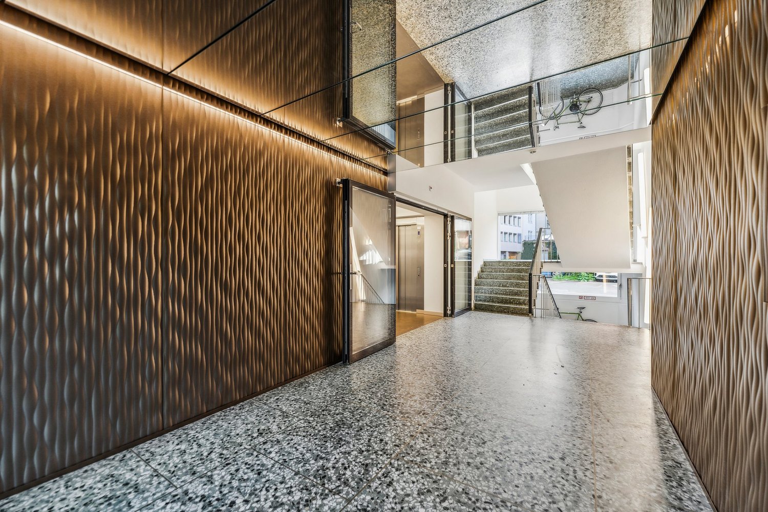 276m² office