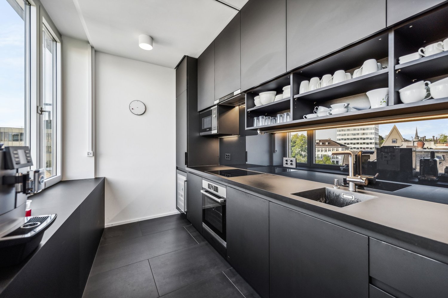 276m² office