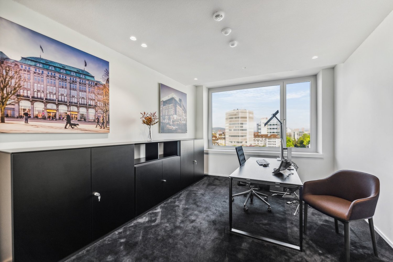 276m² office
