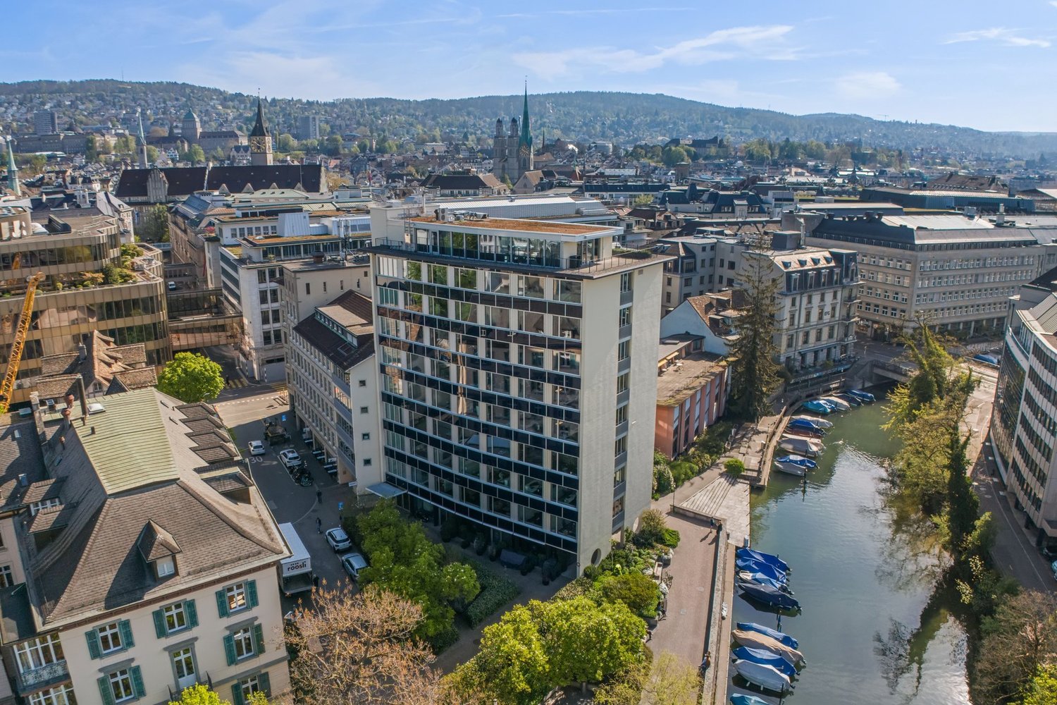 550m² office
