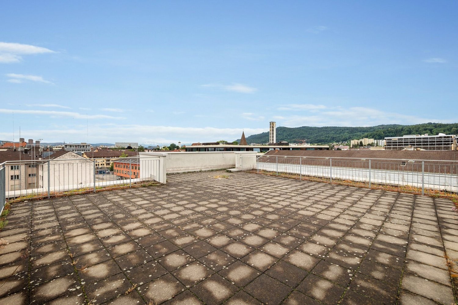 681m² office