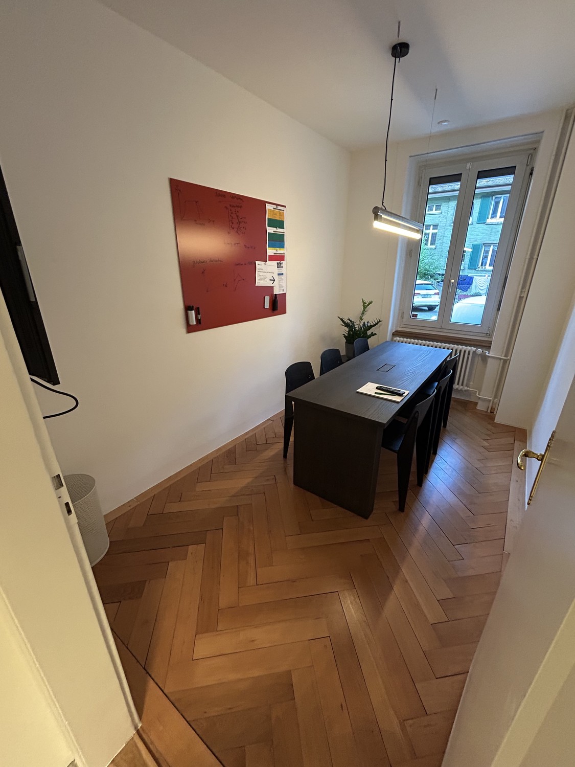 60m² office