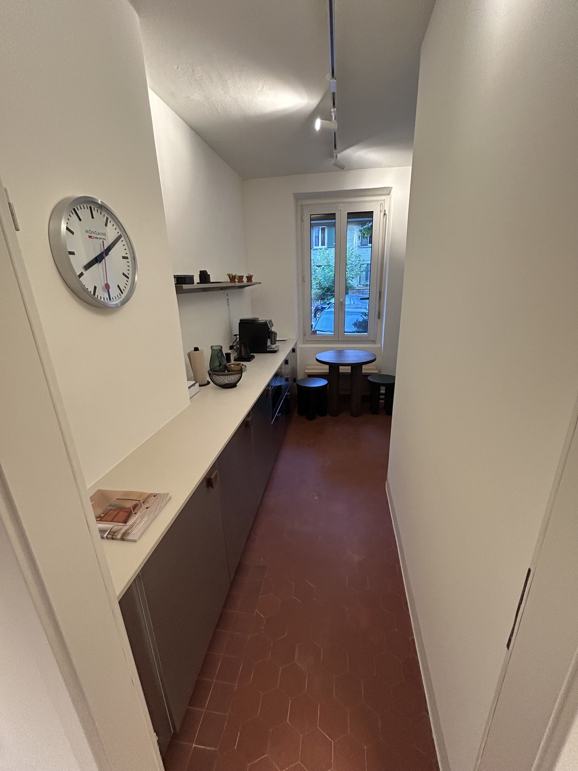 60m² office
