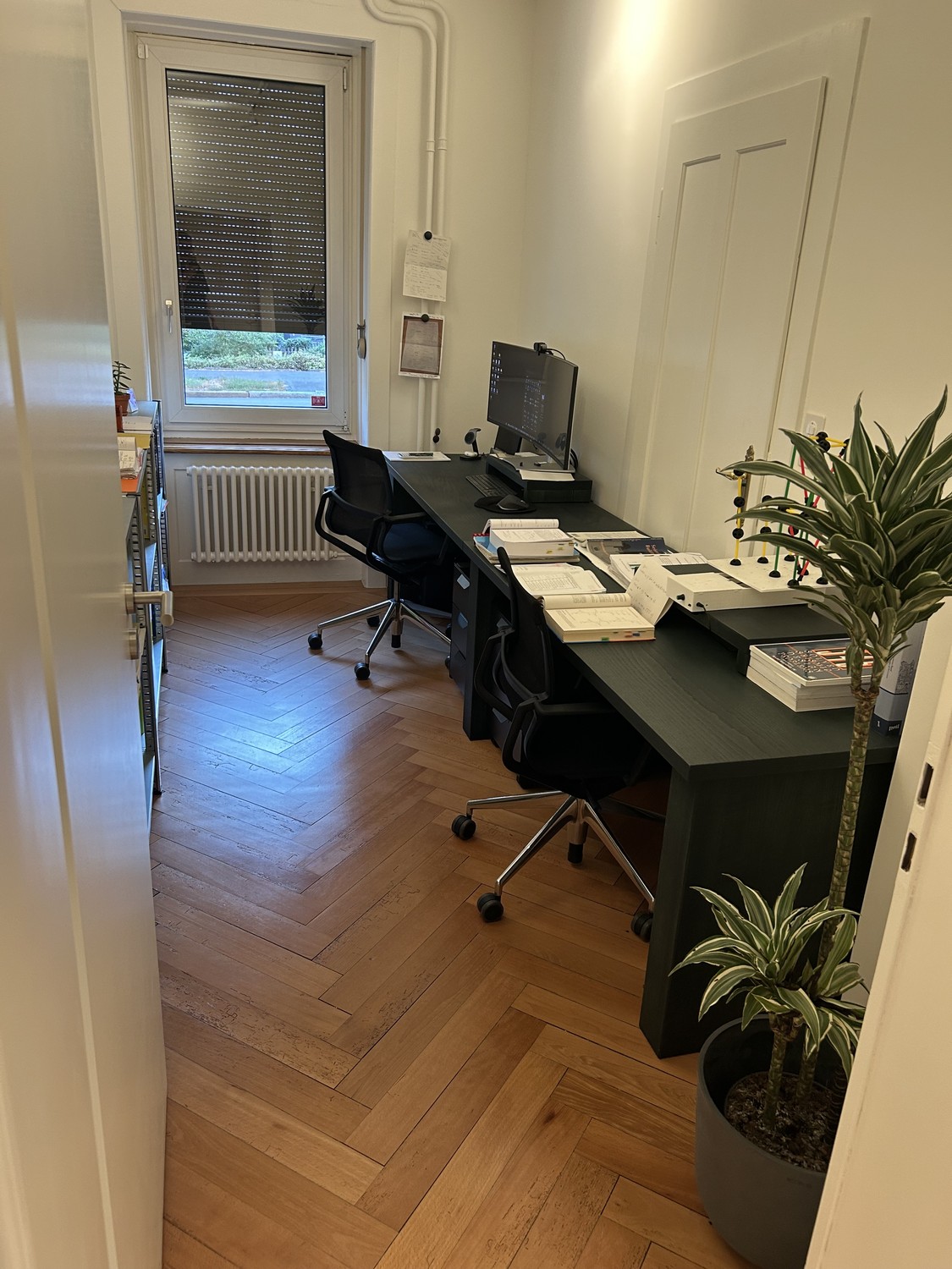 60m² office