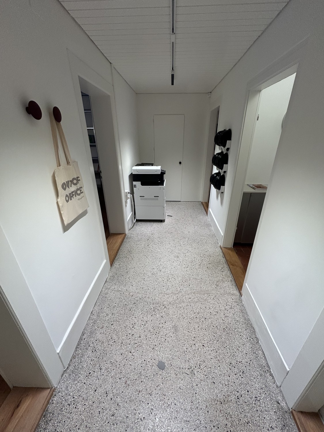 60m² office