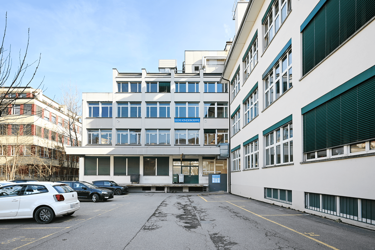 371m² office