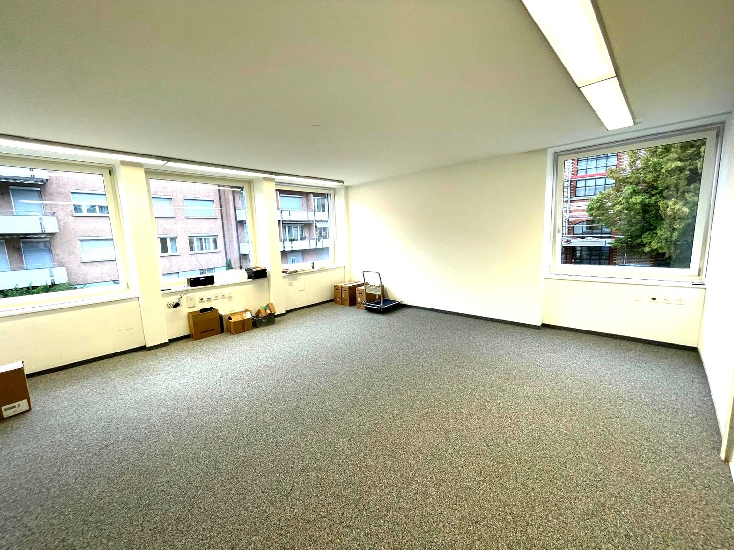 30m² commercial