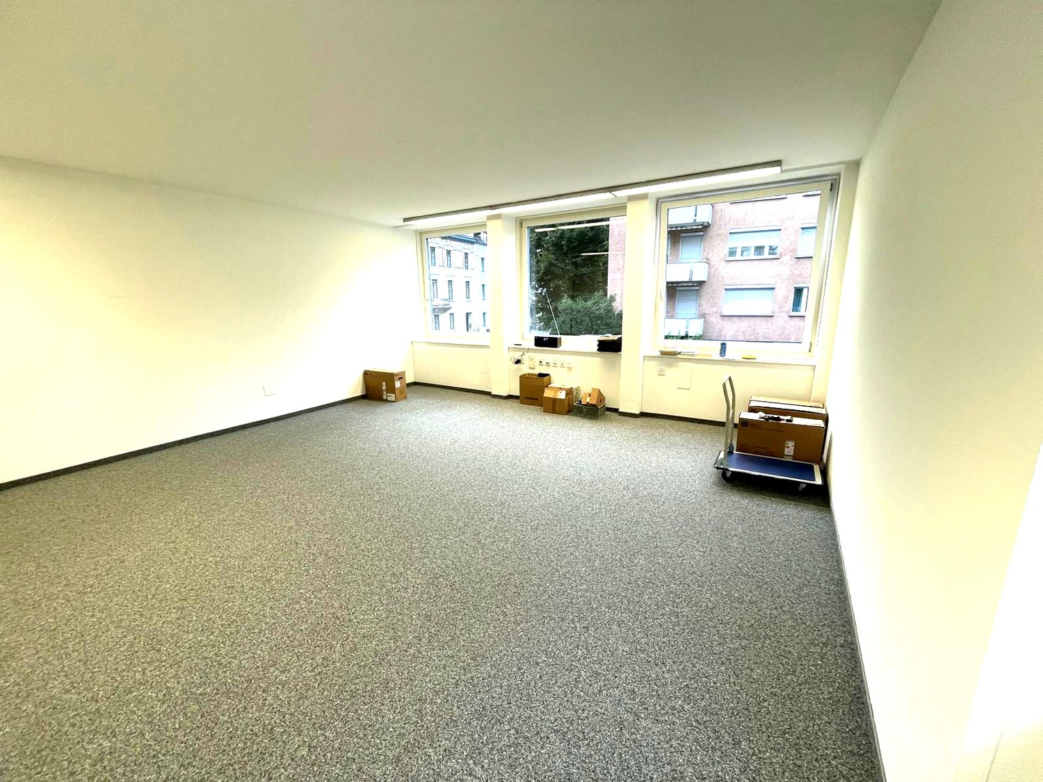 30m² commercial