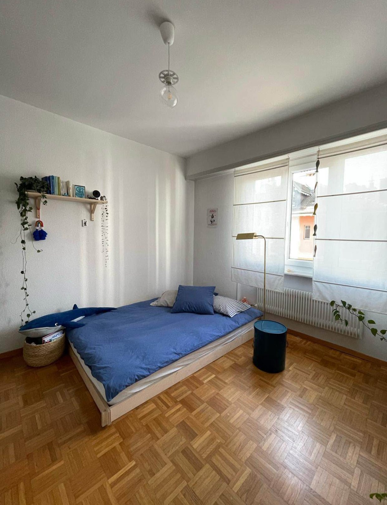 Room in a shared flat

Shared flat room for rent in Zürich – 17 m² – 885 CHF/month

Are you looking for a cozy room in a shared flat in Zürich? Discover this 17 m² room on Langstrasse (8004 Zürich) – ideal for someone who wants to live in a lively neighborhood and enjoy city life.

✨ Key details abo, photo 1 of 9