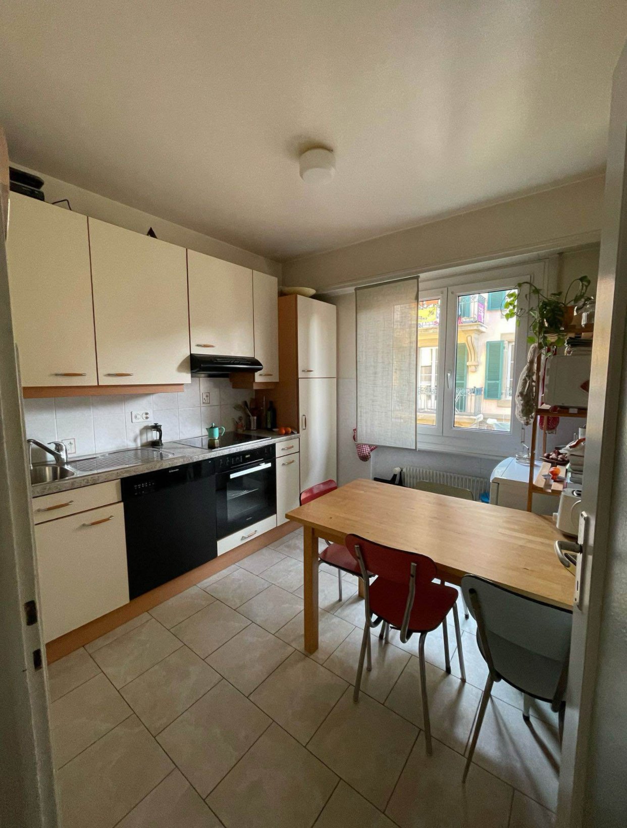 Room in a shared flat

Shared flat room for rent in Zürich – 17 m² – 885 CHF/month

Are you looking for a cozy room in a shared flat in Zürich? Discover this 17 m² room on Langstrasse (8004 Zürich) – ideal for someone who wants to live in a lively neighborhood and enjoy city life.

✨ Key details abo, photo 6 of 9