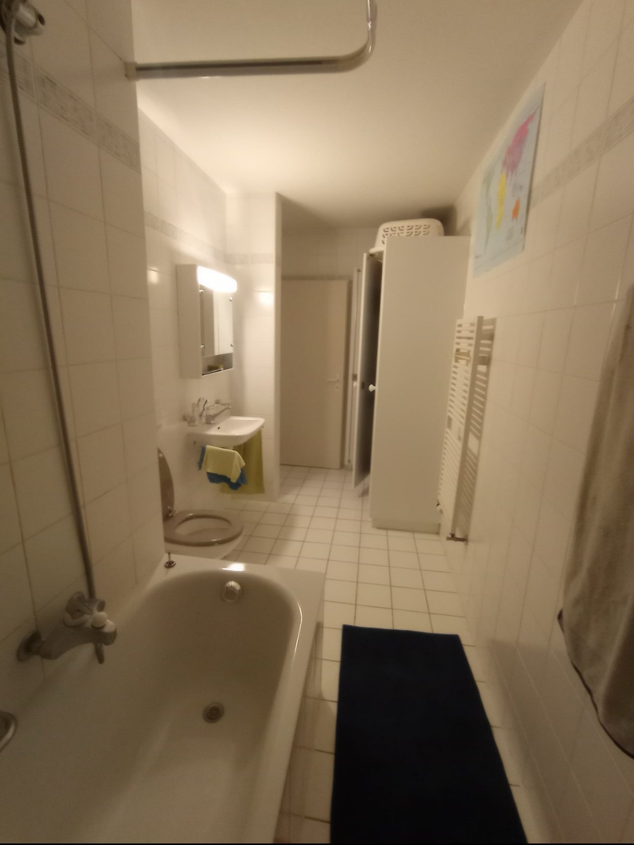 Room in a shared flat

Shared flat room for rent in Zürich – 17 m² – 885 CHF/month

Are you looking for a cozy room in a shared flat in Zürich? Discover this 17 m² room on Langstrasse (8004 Zürich) – ideal for someone who wants to live in a lively neighborhood and enjoy city life.

✨ Key details abo, photo 8 of 9