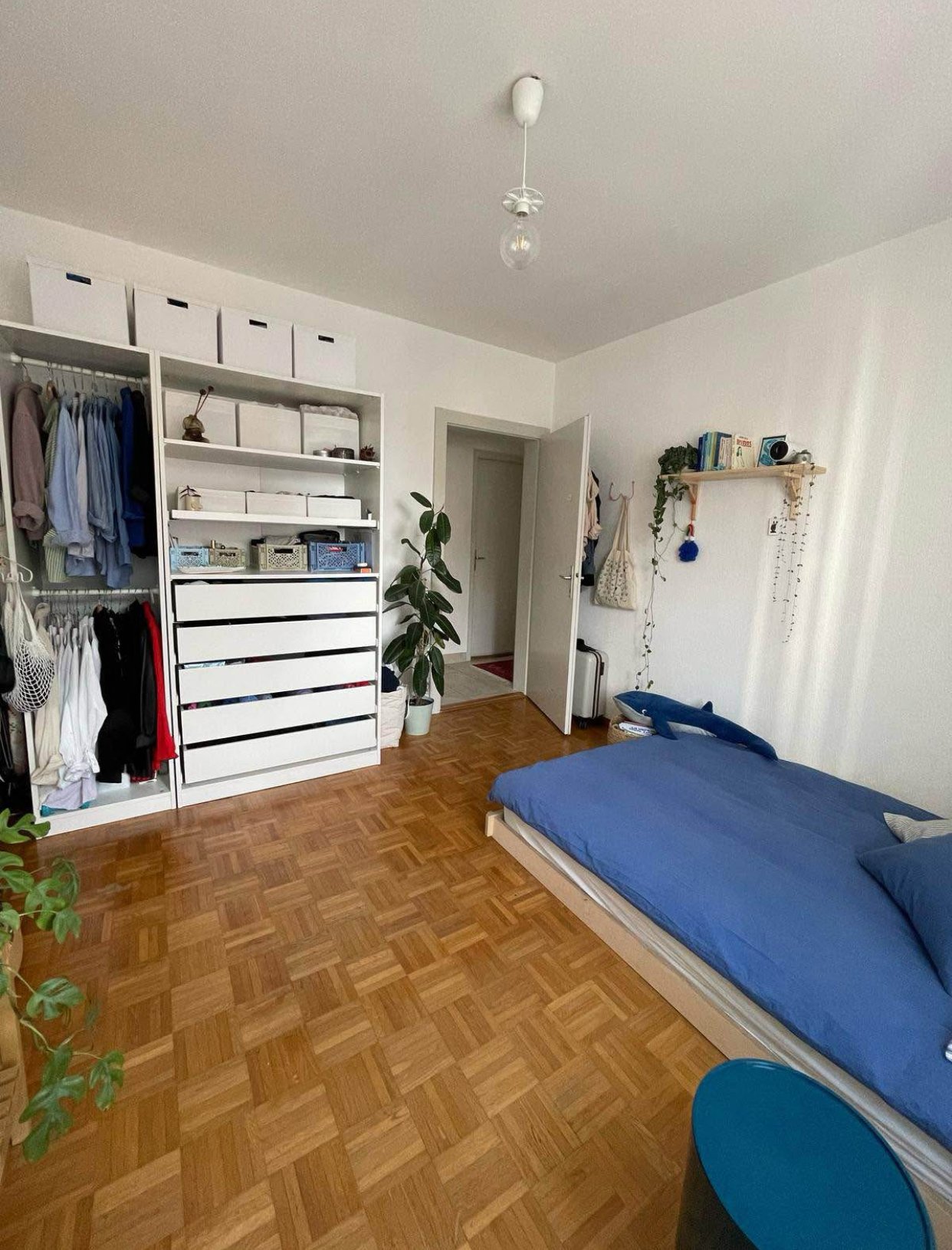 Room in a shared flat

Shared flat room for rent in Zürich – 17 m² – 885 CHF/month

Are you looking for a cozy room in a shared flat in Zürich? Discover this 17 m² room on Langstrasse (8004 Zürich) – ideal for someone who wants to live in a lively neighborhood and enjoy city life.

✨ Key details abo, photo 2 of 9