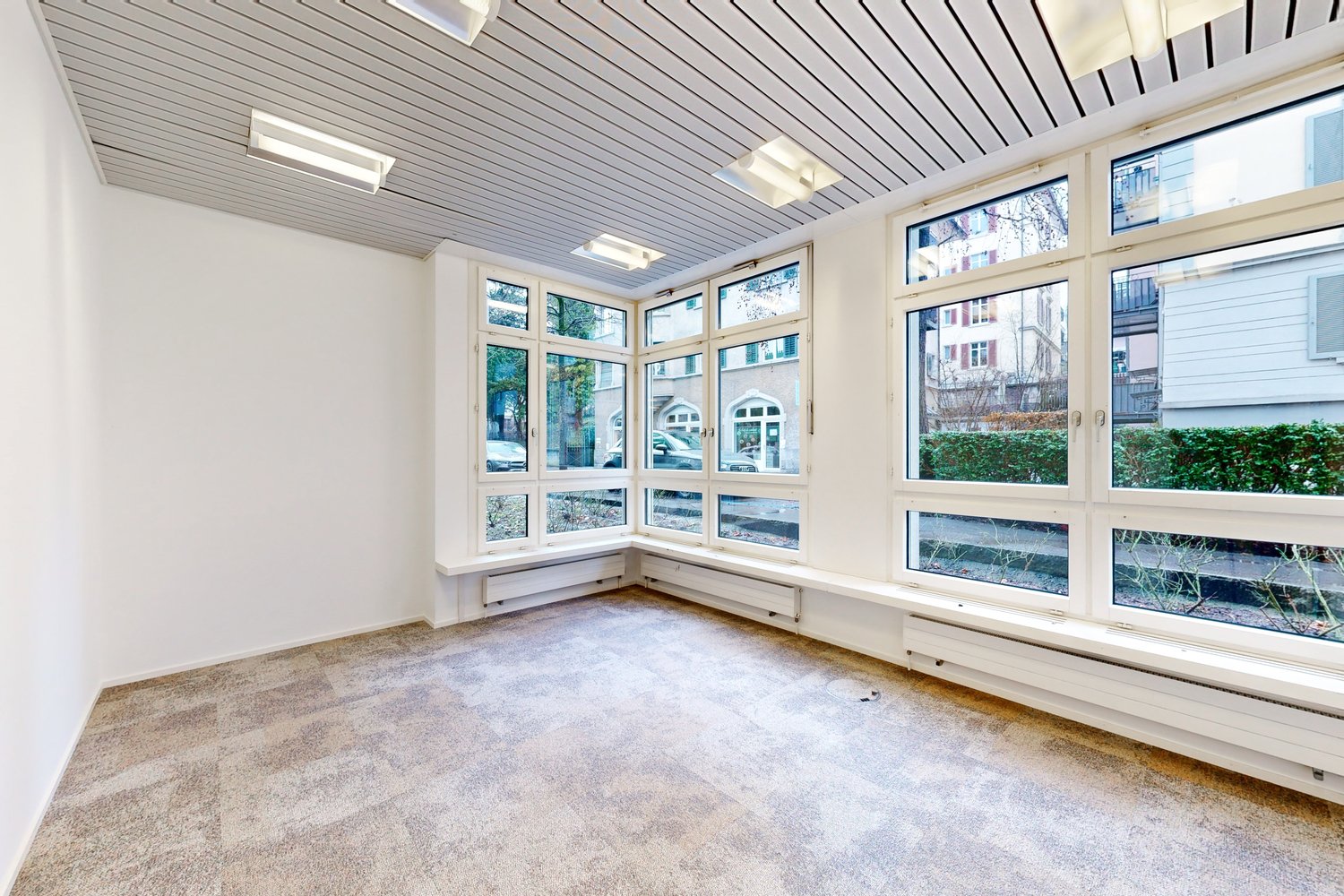160m² shop