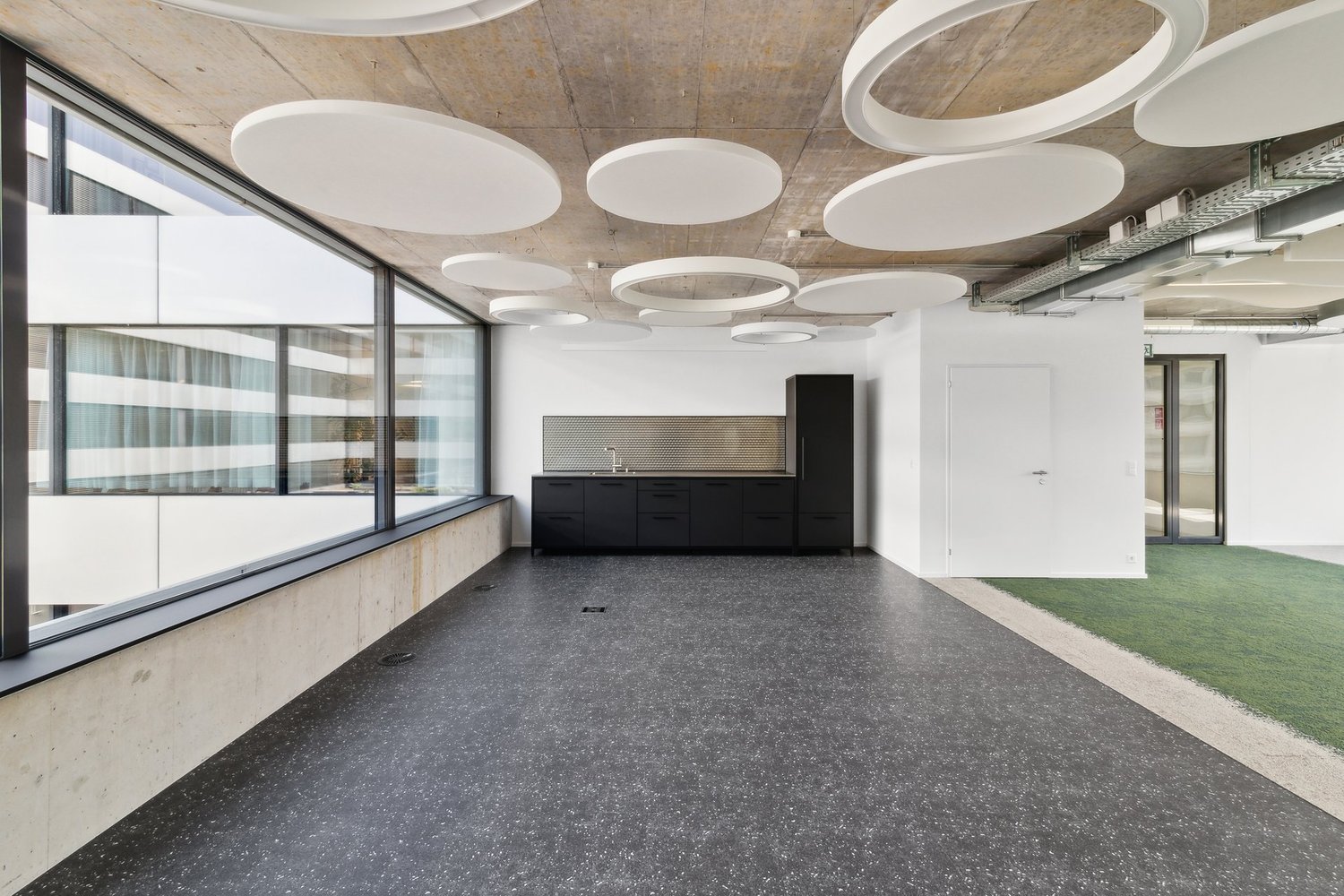 204m² office