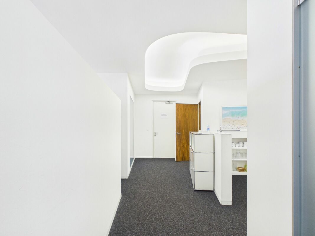 100m² office