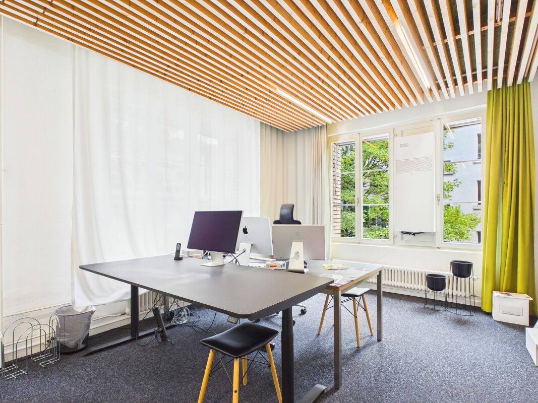 100m² office