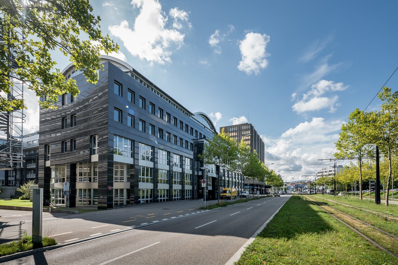 471m² office