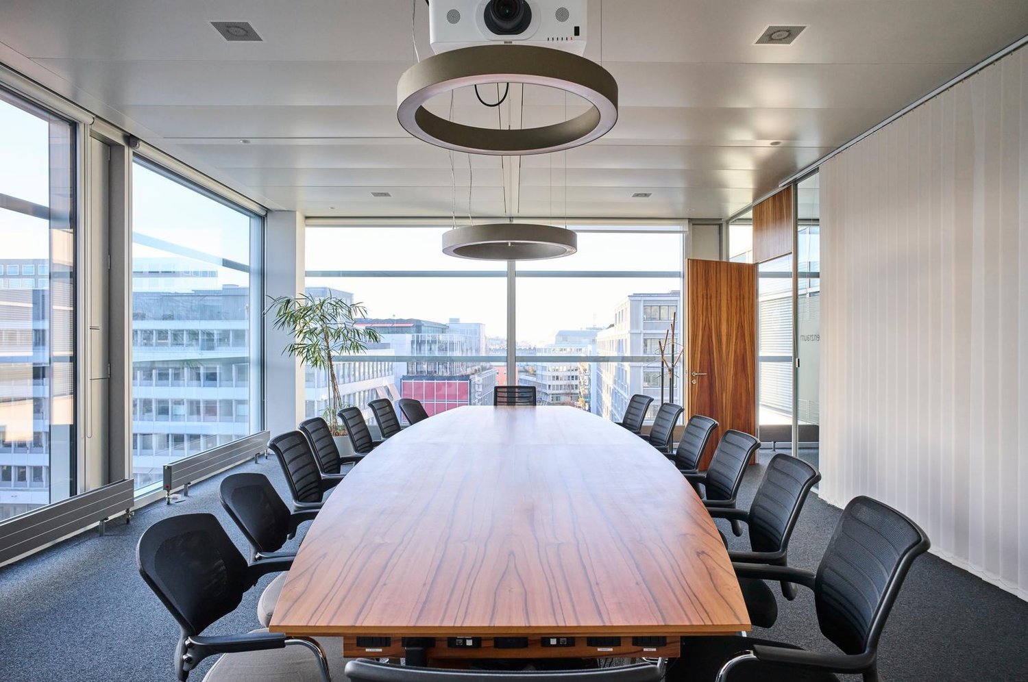 479m² office