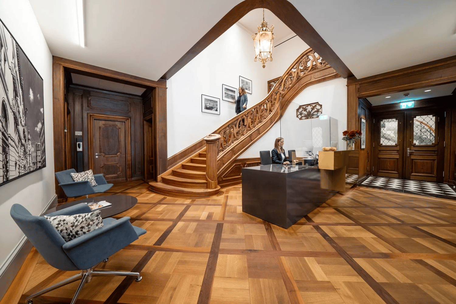 646m² office