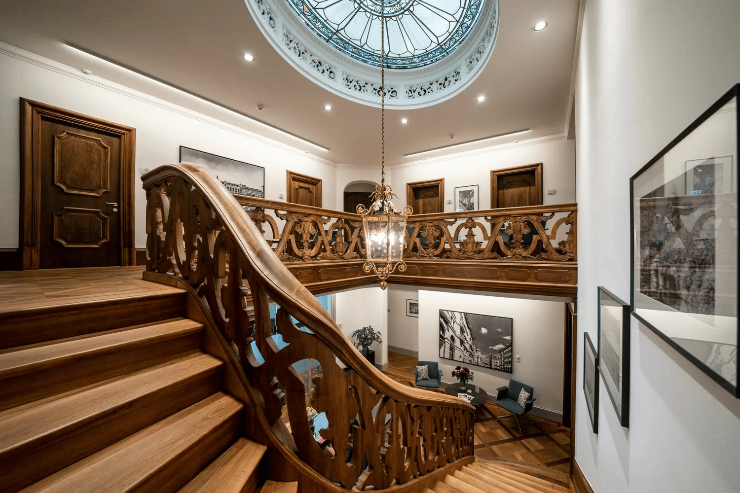 646m² office