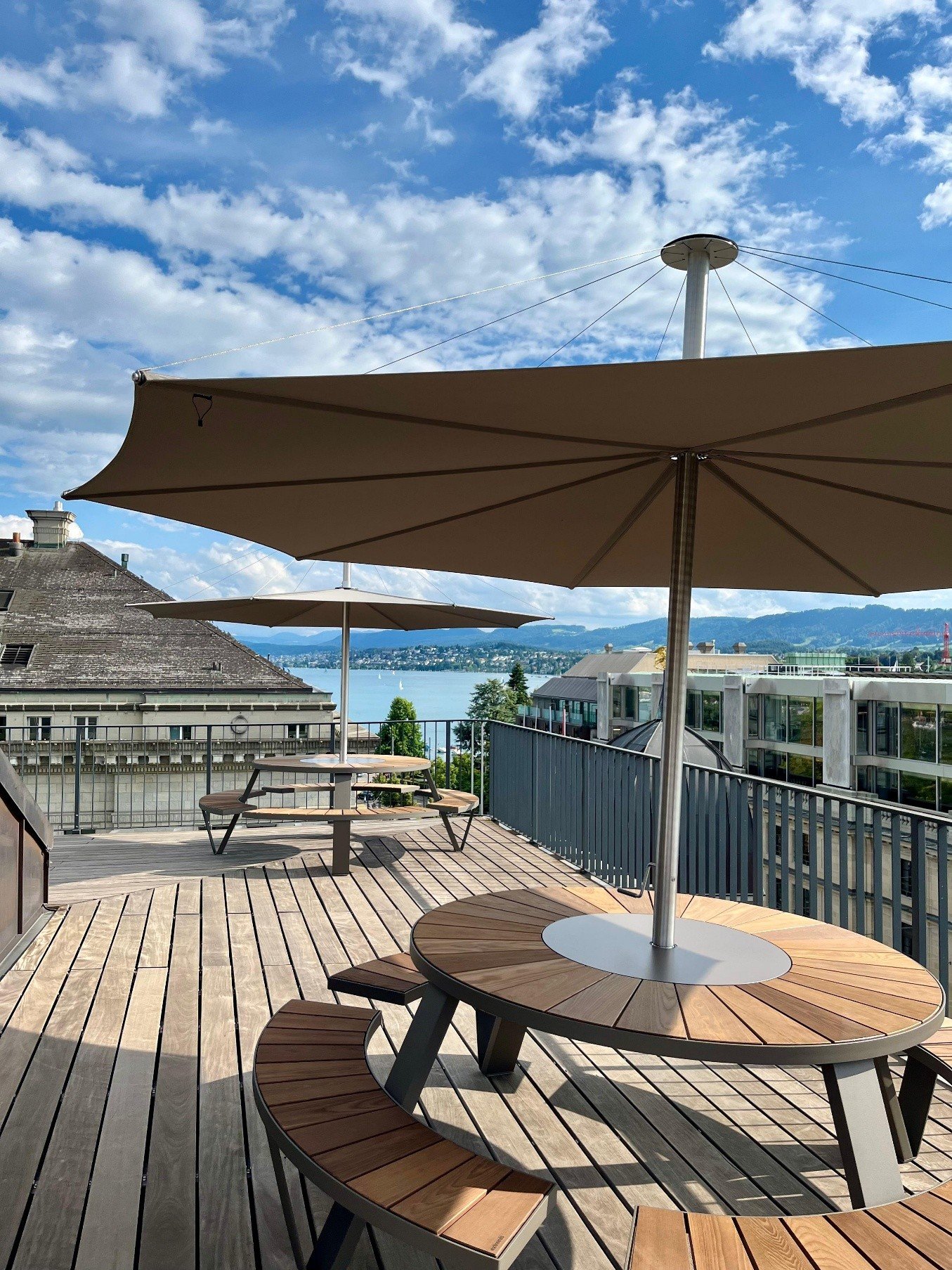 646m² office