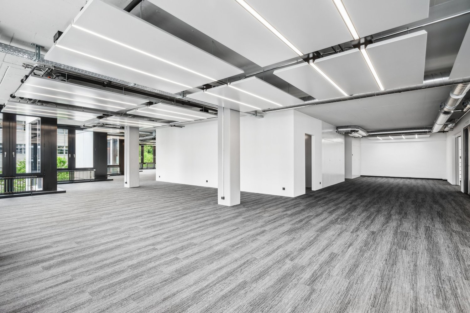 880m² office