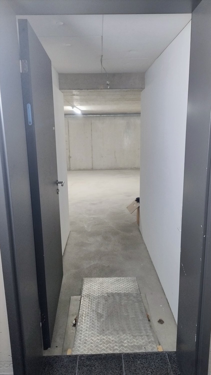75m² storage room
