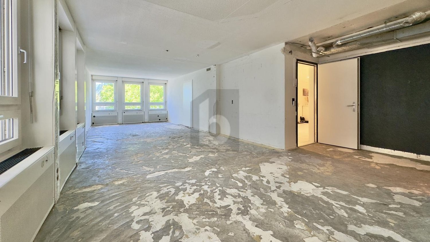 80m² shop