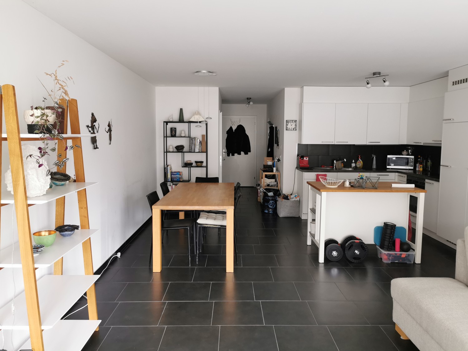 Furnished 3.5-room apartment for sublet in Zurich Schwamendingen–Stettbach