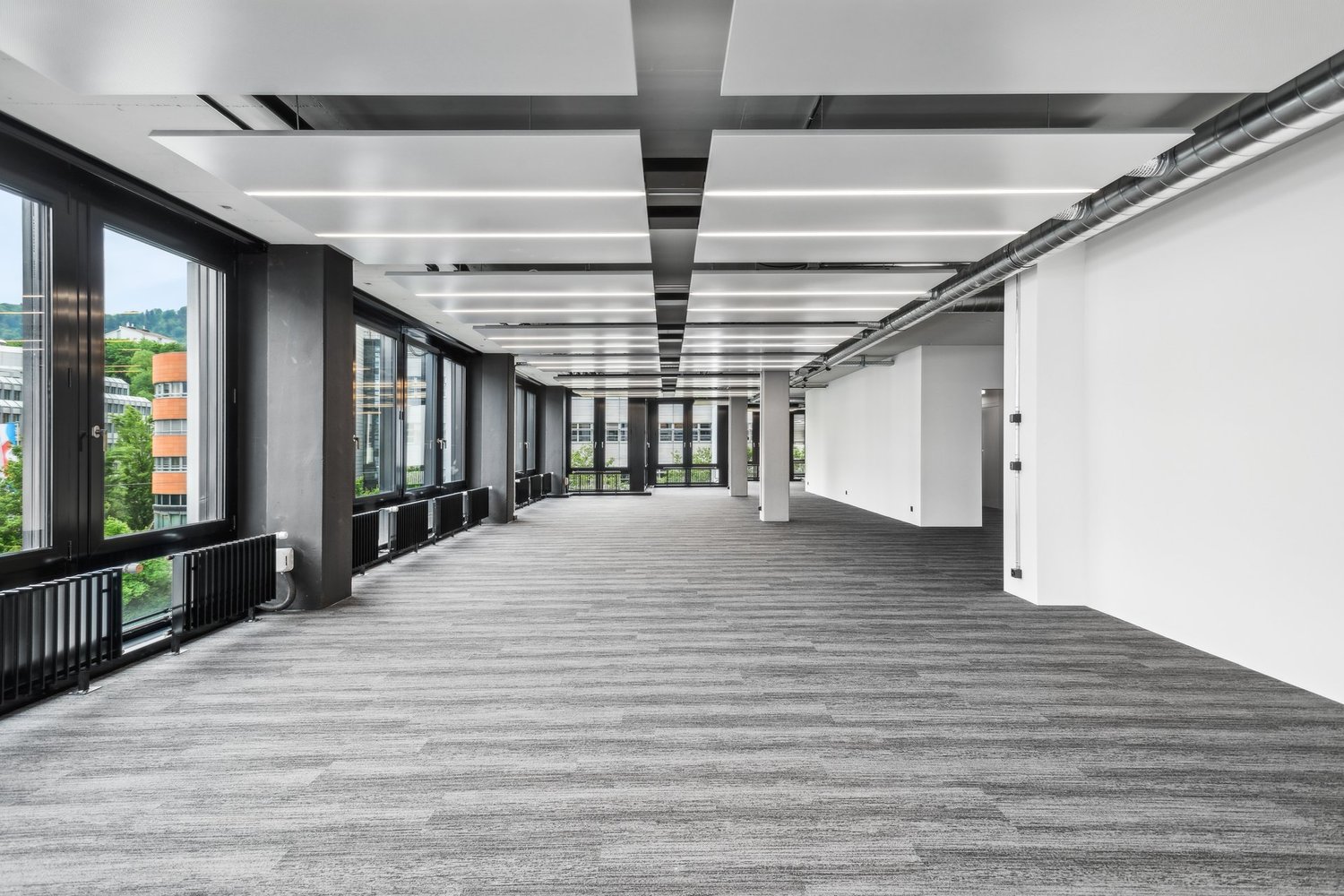 1320m² office