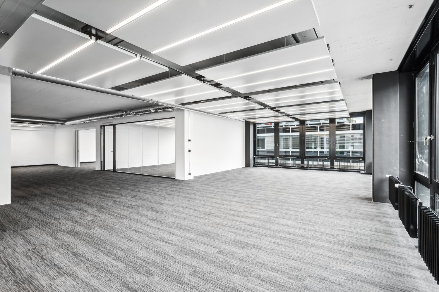 1320m² office