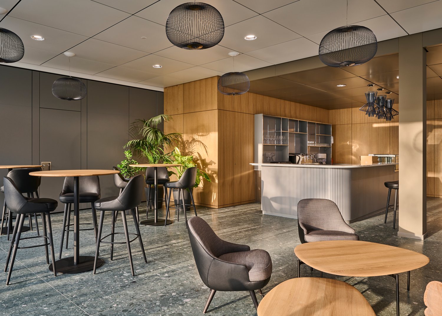 1451m² office