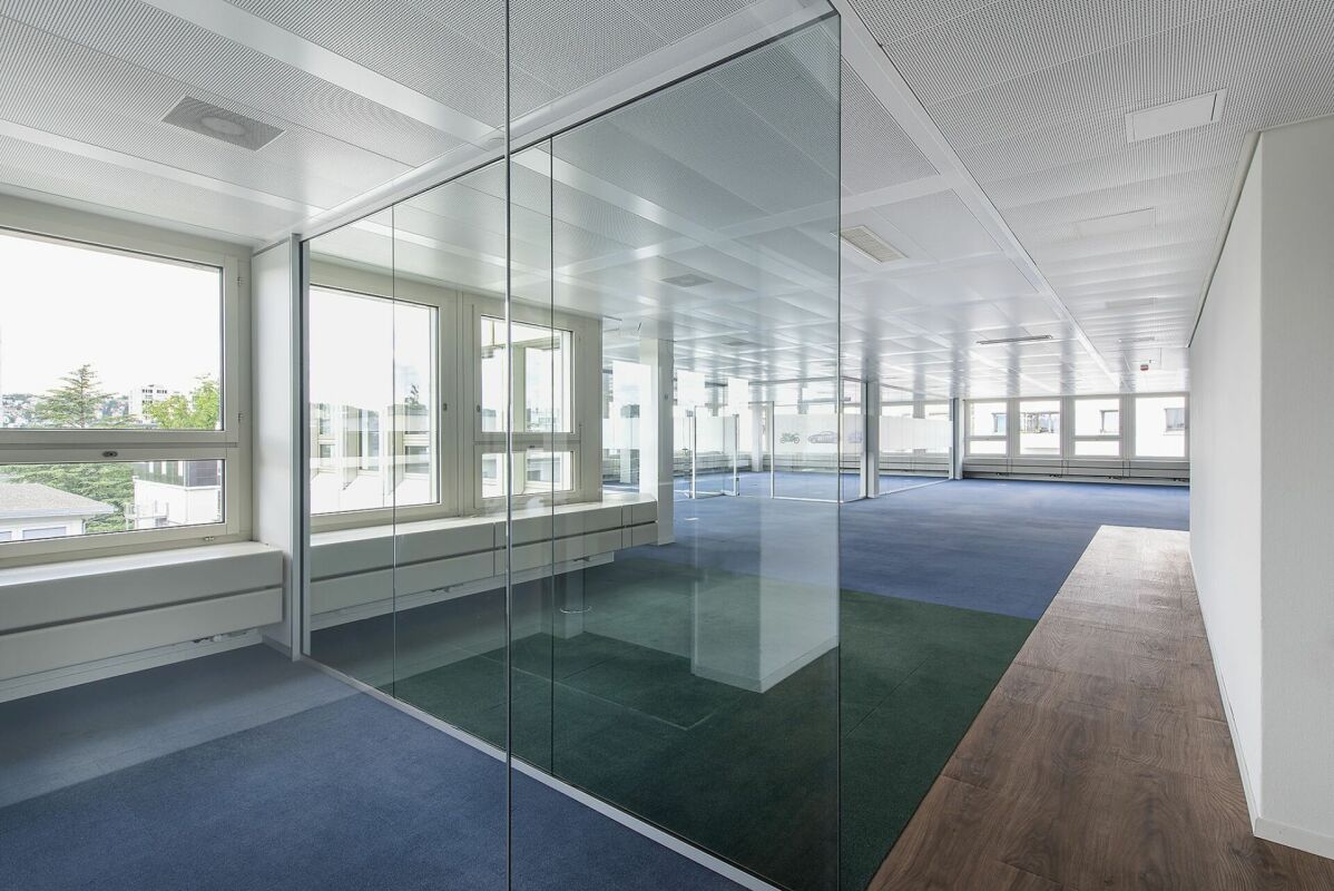 1206m² office