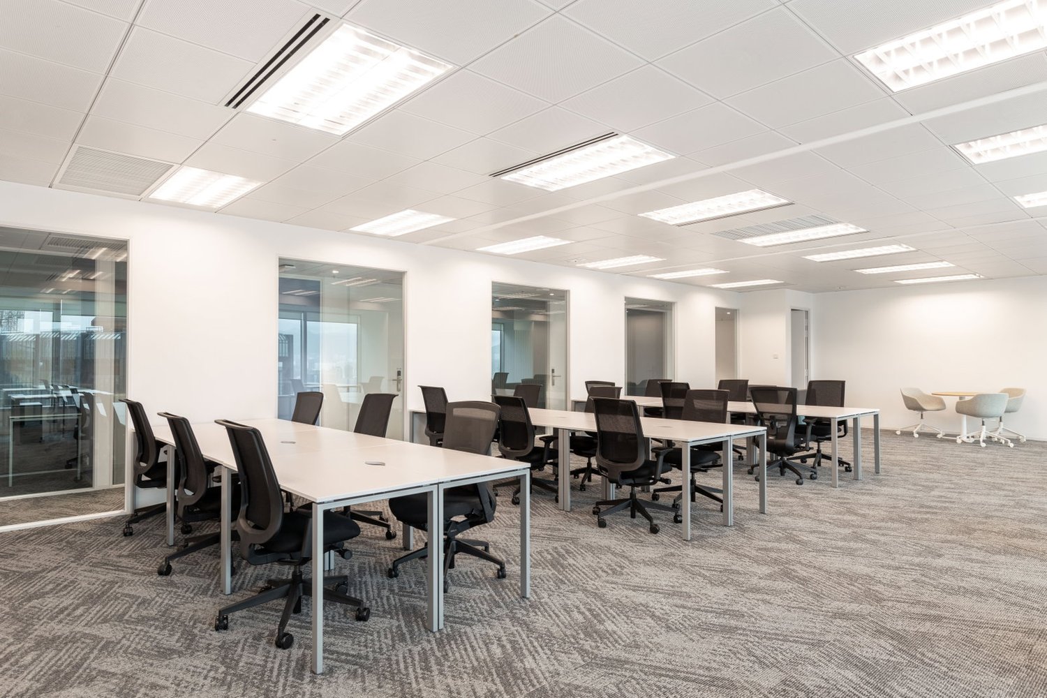 300m² office
