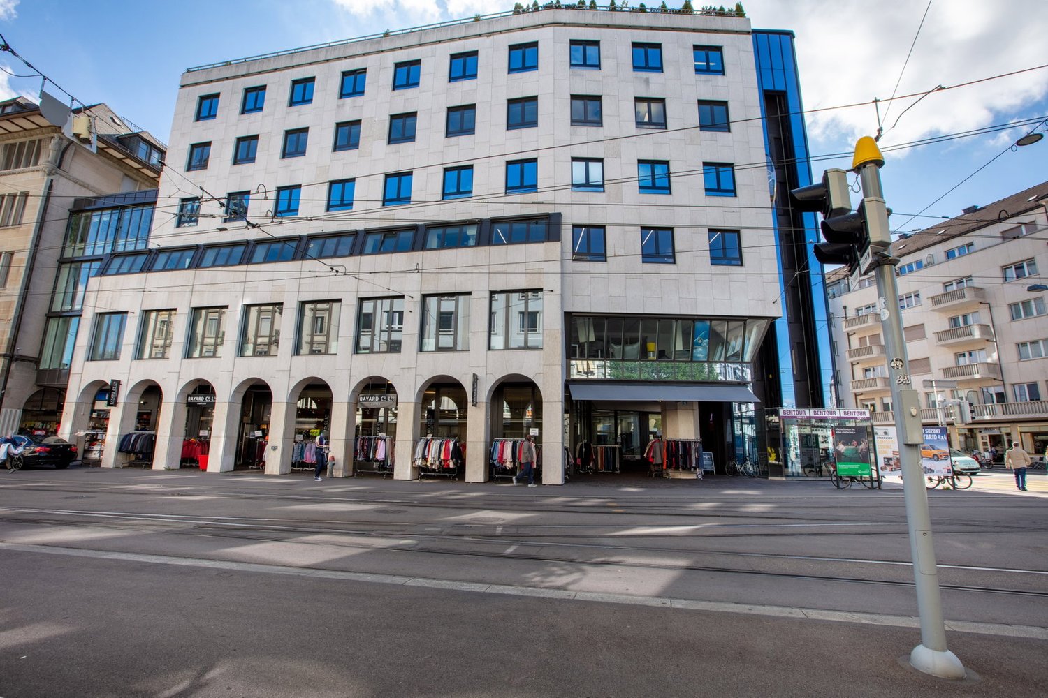 300m² office