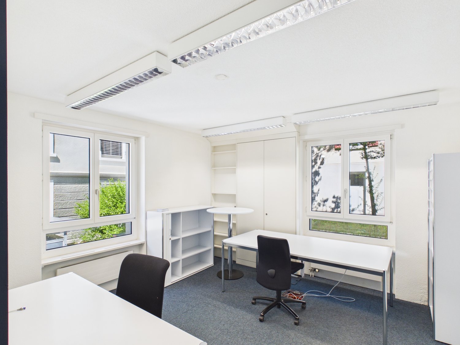 697m² office