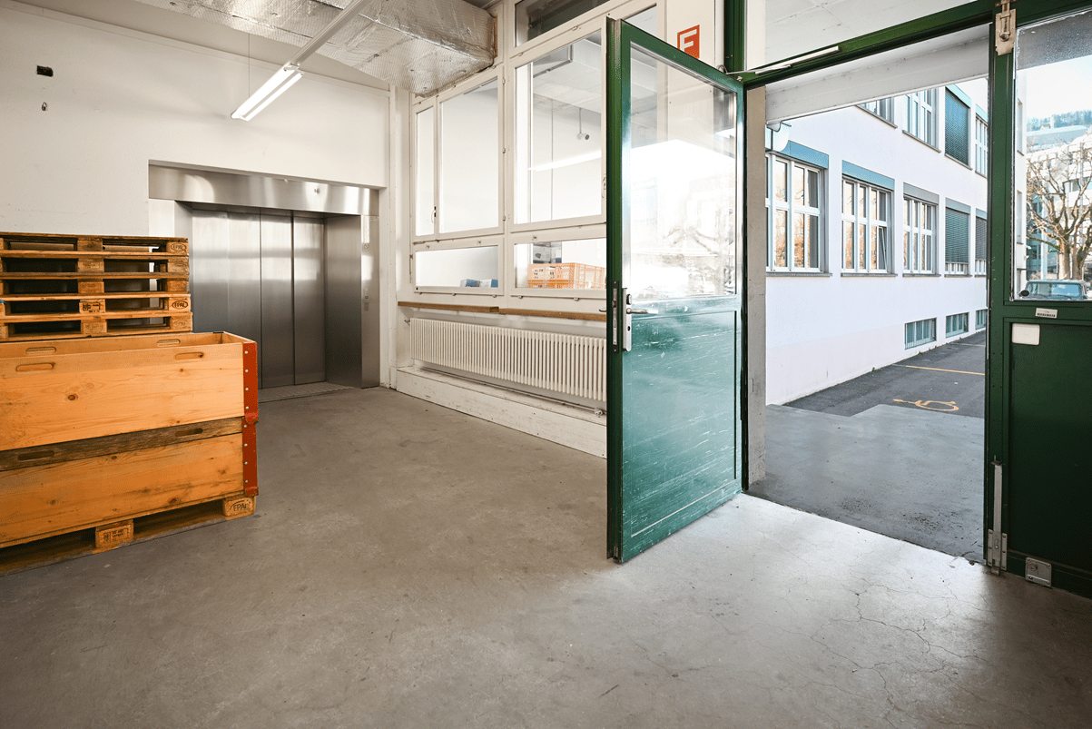 638m² office