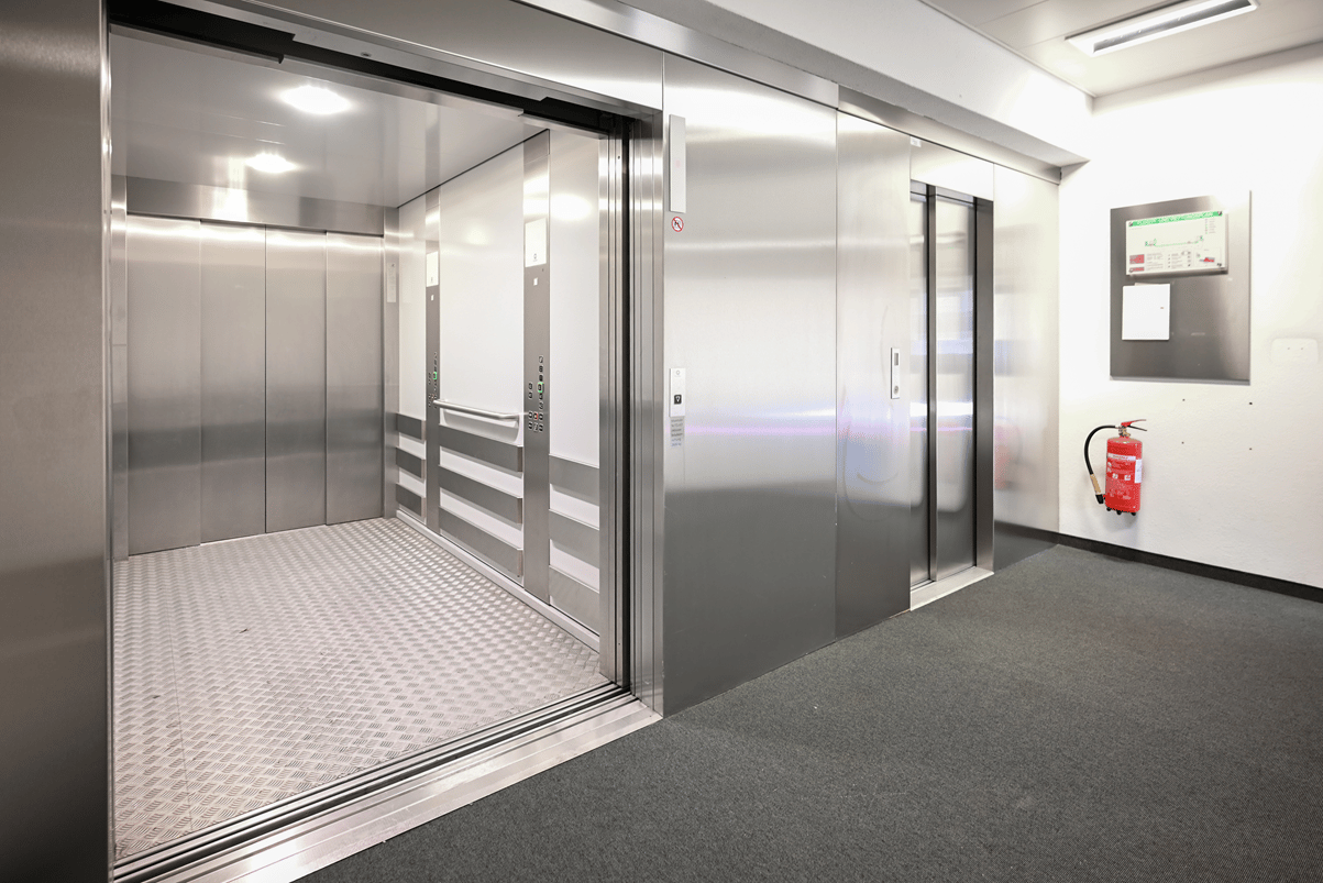 638m² office