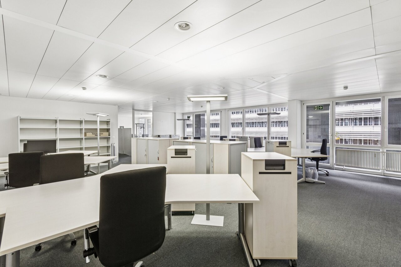 336m² office