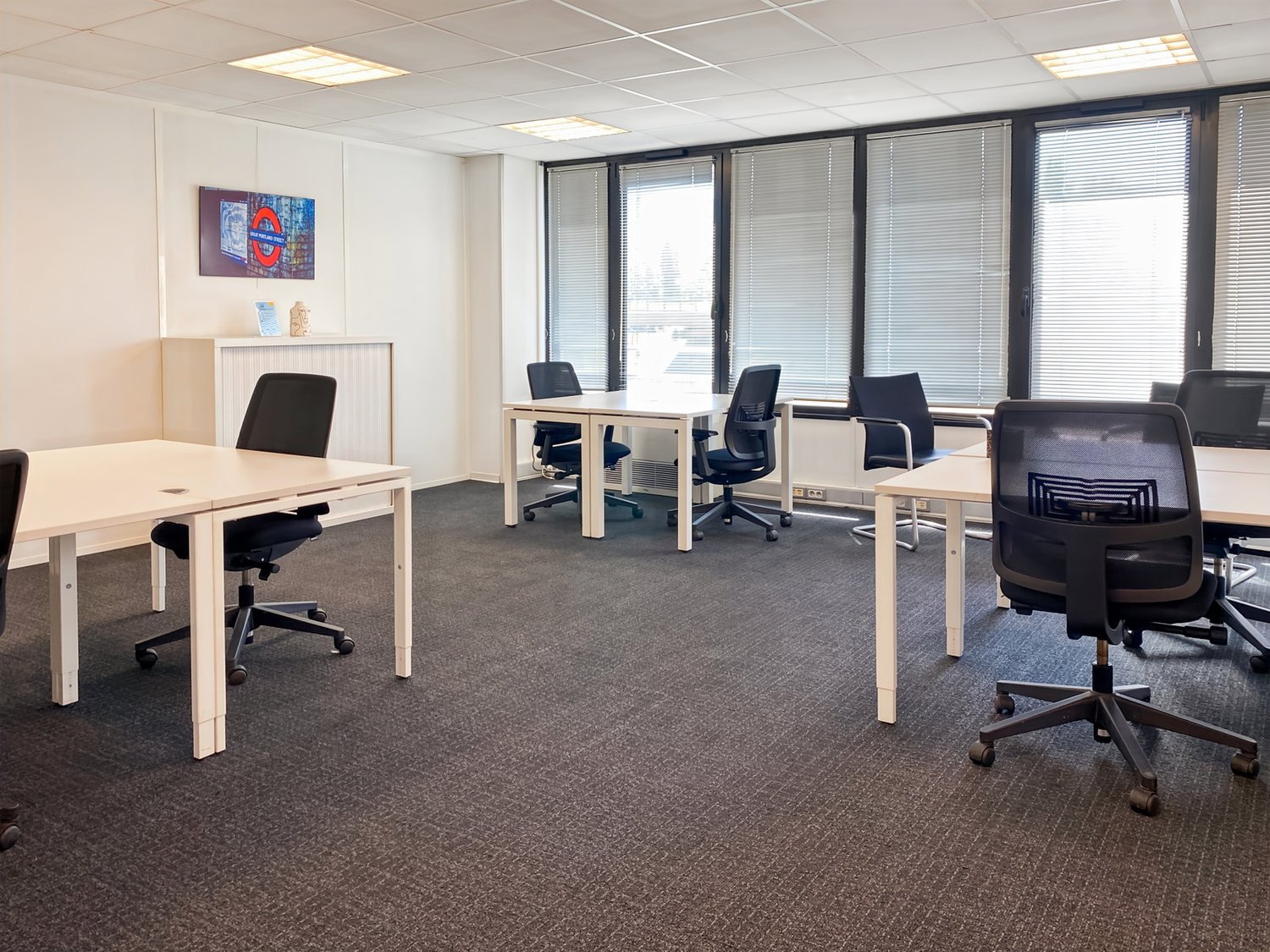 300m² office