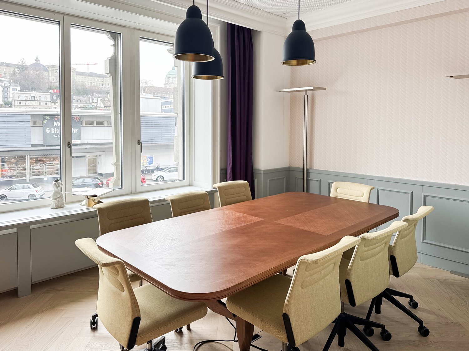 300m² office