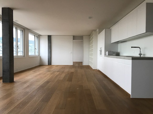 Bright 3.5-room apartment with city view and balcony on the 8th floor, photo 1 of 7