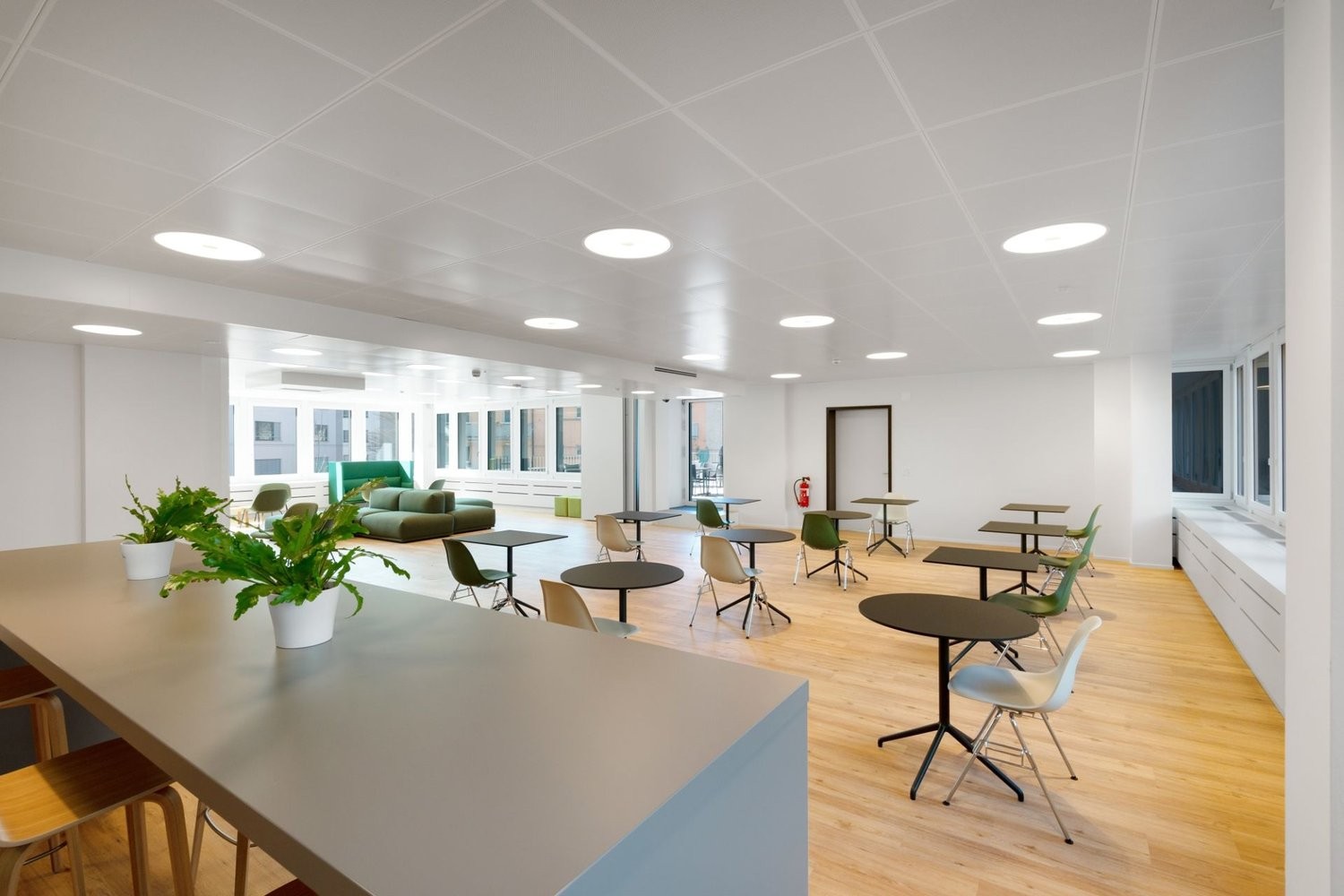 213m² office