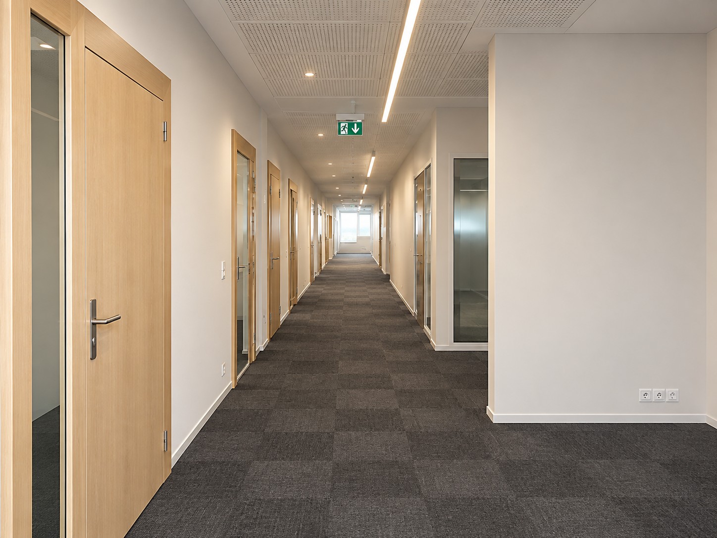 362m² office