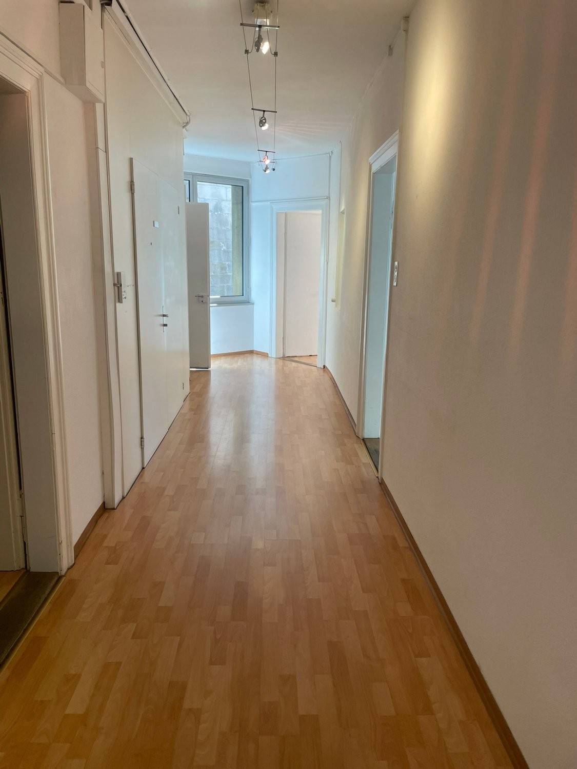 106m² office