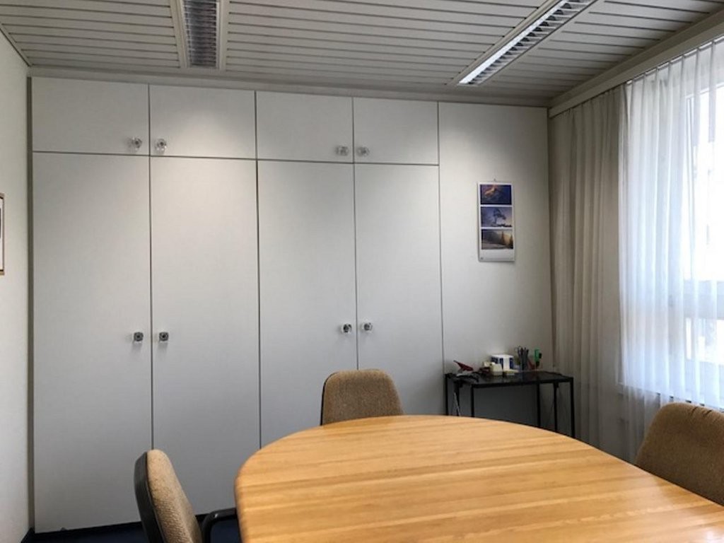 242m² office