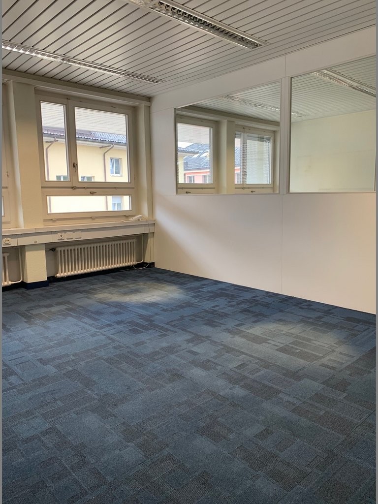 242m² office