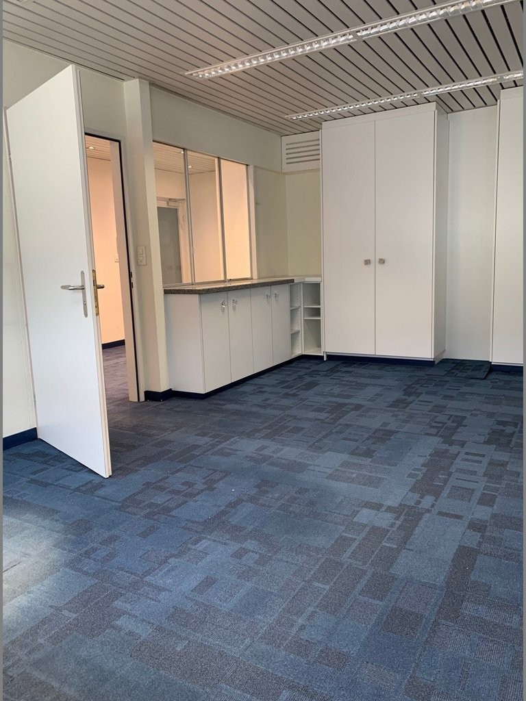 242m² office