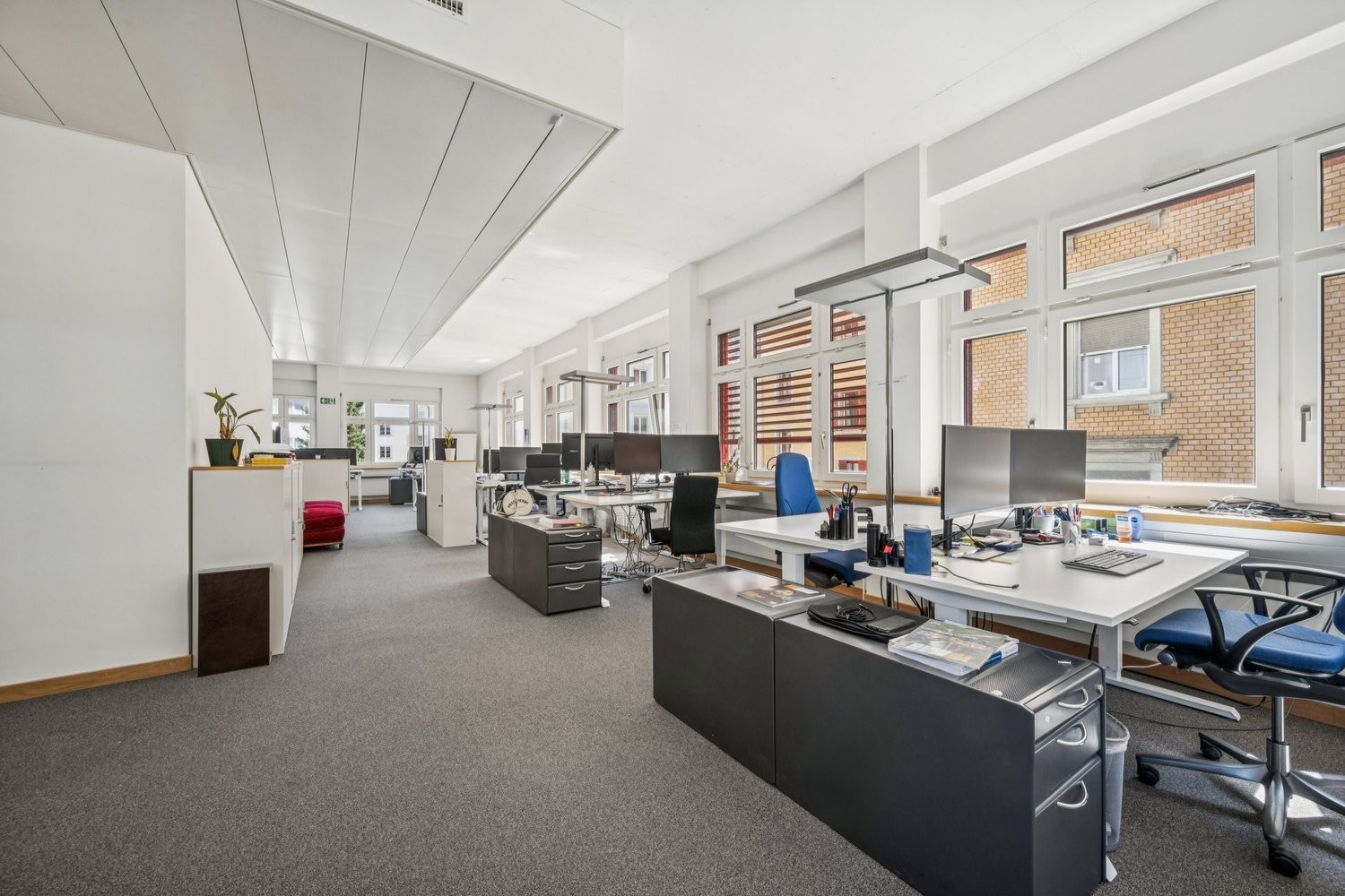 179m² office