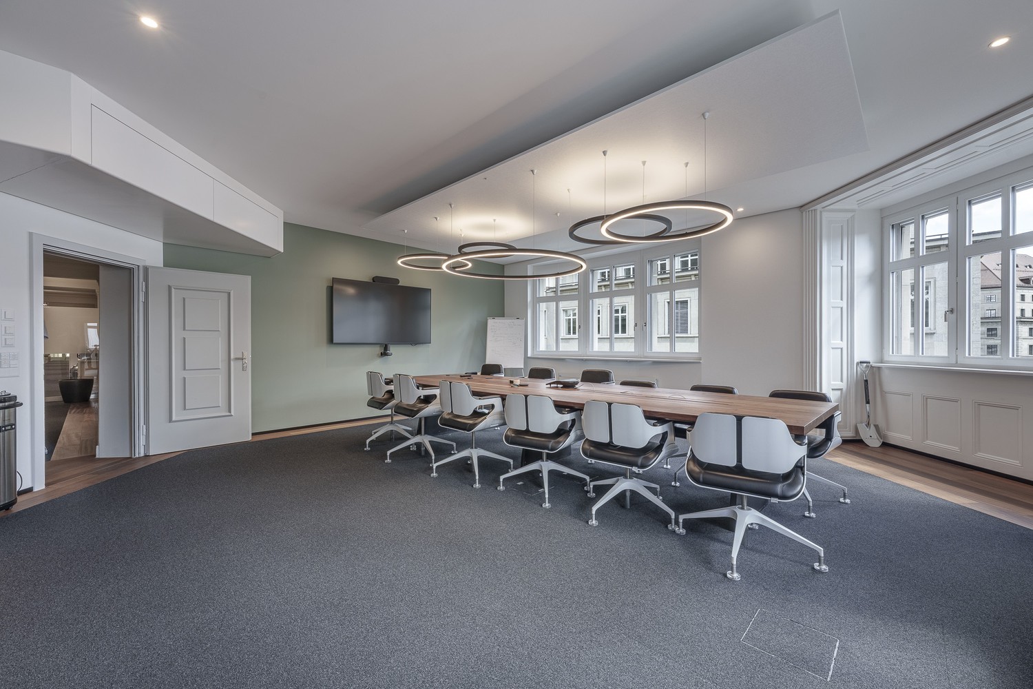 440m² office